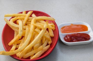 Patates kızartması patates, domates yemek