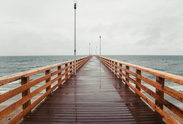 Denizde ahşap mesire