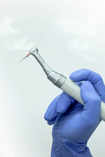  Kök kanalların tedavisi için modern makine aletleri