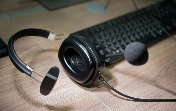 Headphones with microphone in a sound recording studio — Stock Photo, Image