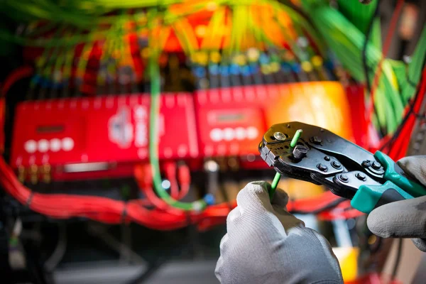 Master in server clamp makes crimping of electrical contacts — Stock Photo, Image