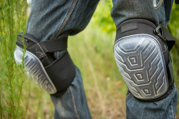 Man Knee Pads Protector Outdoors — Stock Photo, Image