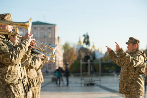 Στρατιωτική Μπάντα Στολή Παίζει Μουσική Στην Παρέλαση Του Κιέβου Ουκρανία — Φωτογραφία Αρχείου