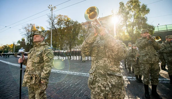 Katonai Zenekar Egyenruhában Zenét Játszik Felvonuláson Kijev Ukrajna 2016 — Stock Fotó