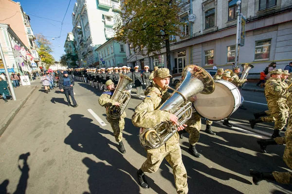 Askeri Bando Ukrayna Nın Kiev Şehrinde Düzenlenen Törende Müzik Çalıyor — Stok fotoğraf