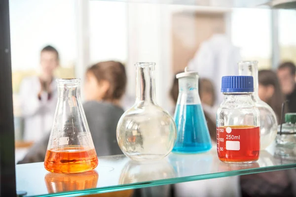 Tubo de vidrio en mesa de laboratorio — Foto de stock © IgorTishenko