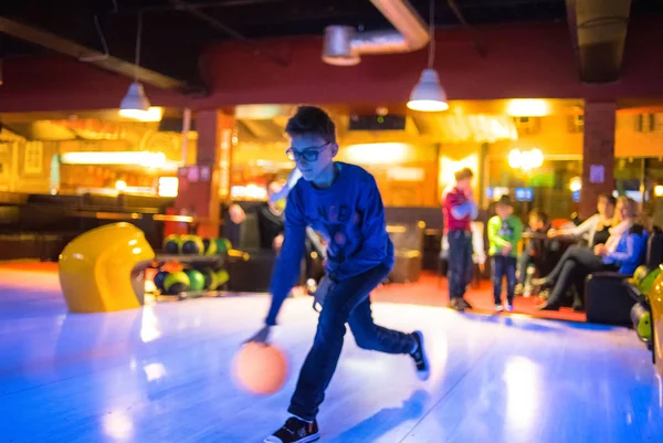 Teenager Boy Glasses Playing Bowling Motion Blurred — Stock Photo, Image