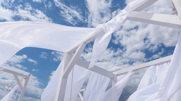Rzuca Markizy Zasłony Tkaniny Biały Morza Bryza Wietrze — Zdjęcie stockowe