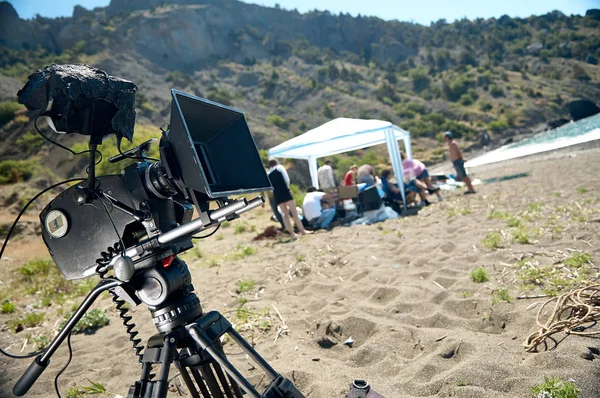 Câmera de vídeo profissional em filmagem — Fotografia de Stock