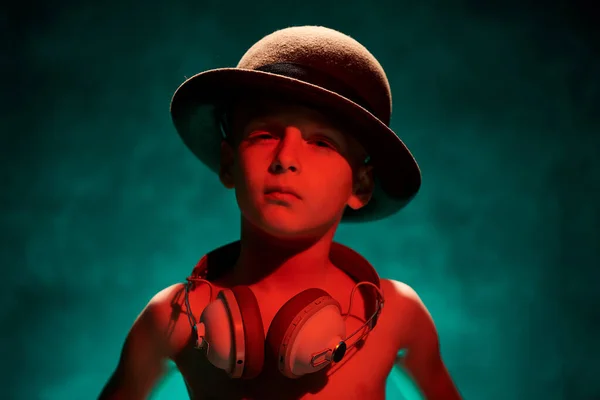 Little Boy Retro Hat Bowler Hat Headphones — Stock Photo, Image