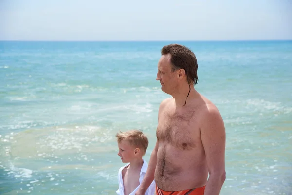 Photo Famille Père Avec Son Petit Fils Mer — Photo