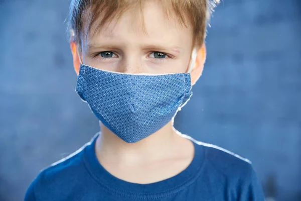 Niño Años Con Máscara Protectora Contra Virus —  Fotos de Stock