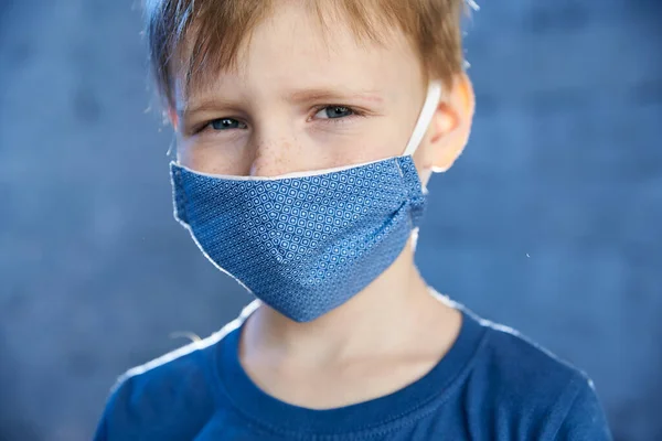 Niño Años Con Máscara Protectora Contra Virus —  Fotos de Stock