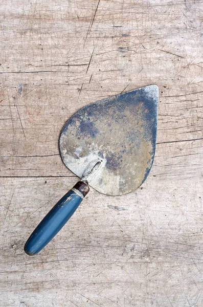 İnşaat mala ahşap arka plan üzerinde kullanılan