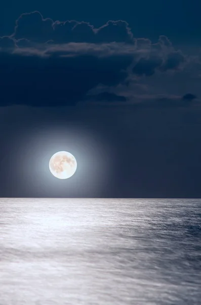 Moon Night Sky Clouds Sea Beautiful Landscape Long Exposure — Stock Photo, Image