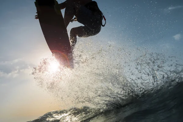 Surfer splashing and touching the sun — Stock Photo, Image