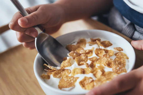 Detail Hands Little Girl Holding Spoon Bowl Cereal Milk Breakfast — Stock Photo, Image
