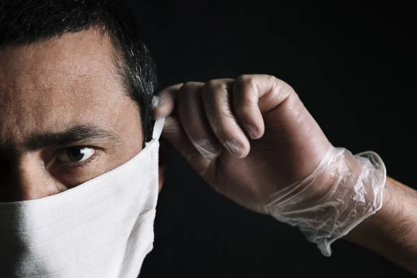 Retrato Oscuro Hombre Con Una Máscara Médica Protectora Fondo Negro — Foto de Stock
