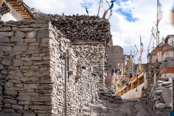 Inne i den tibetanska byn Kagbeni i Himalaya — Stockfoto