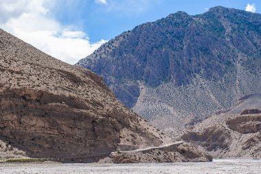 Himalaya manzarasının resmi, Nepal 'de yürüyüş.