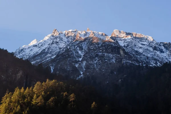 Mountain landscape on sunny day, stock photo — Stock Photo, Image