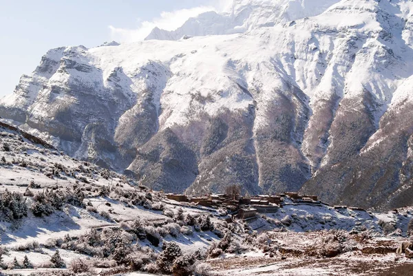 Picture of tibetan village in Himalaya mountains — Stock Photo, Image