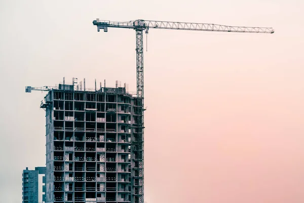 Picture of buildings under construction with construction crane — Stock Photo, Image