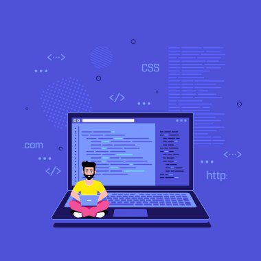 Programcı uzmanı büyük dizüstü bilgisayarda oturuyor ve çalışıyor..