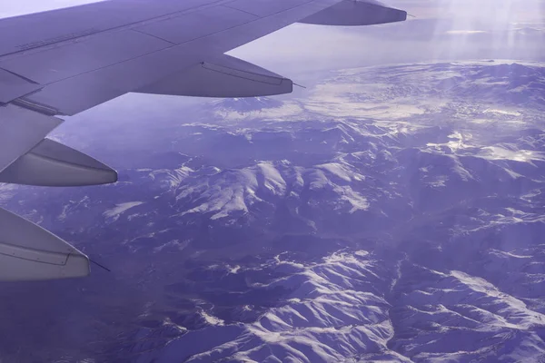 Asa Aeronaves Terra Como Visto Através Janela Uma Aeronave Vista — Fotografia de Stock