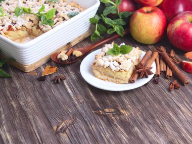 dilim elma pasta ahşap zemin