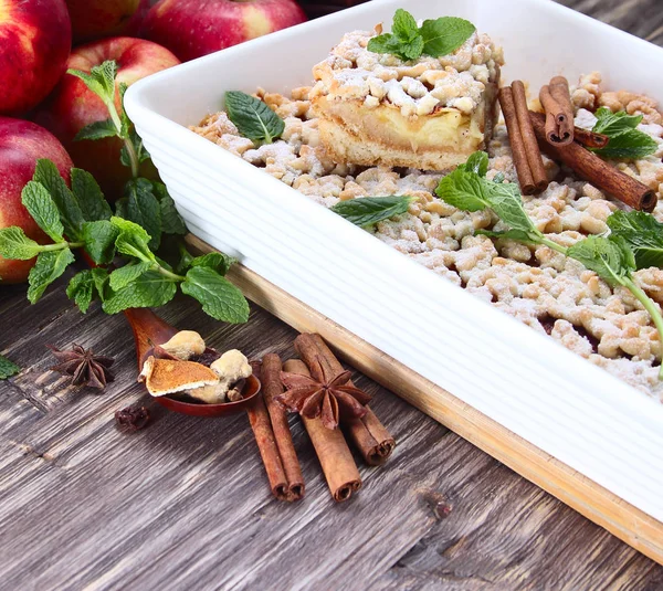 Apple pie, red apples, mint and spices — Stock Photo, Image