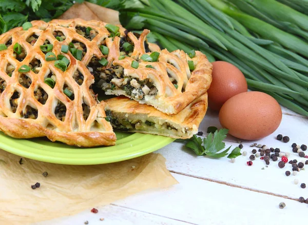 Cake with onion and eggs — Stock Photo, Image