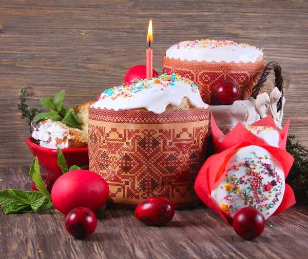 Paskalya kek ve renkli yumurta