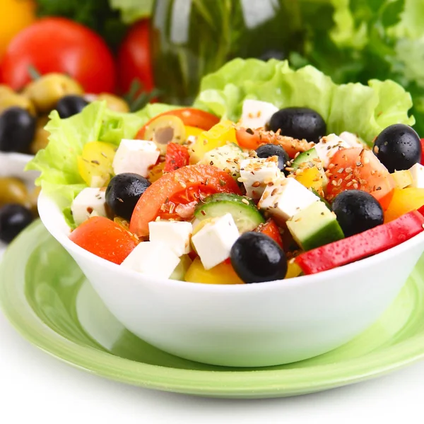 Griekse salade met verse groenten — Stockfoto