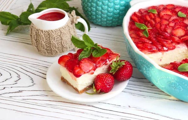 dilim peynirli kek çilek ile