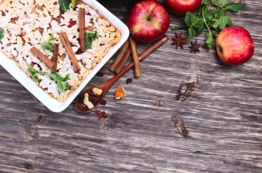 Ev yapımı elmalı turta.