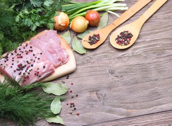 Carne fresca e verduras — Fotografia de Stock