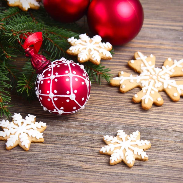 Noel arka plan kırmızı bir Noel top ile