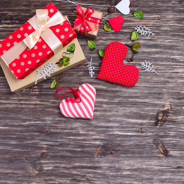 Sfondo per San Valentino, un regalo e un cuore — Foto Stock