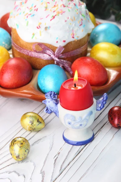 Pasen Brood Kleurrijke Eieren Een Houten Witte Achtergrond Pasen Achtergrond — Stockfoto