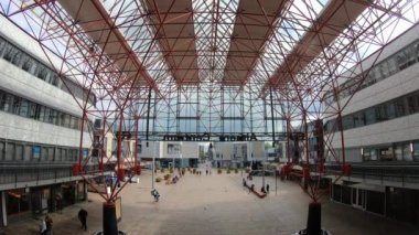 Hollanda Almere Şehir Merkezi Tren İstasyonu 13 Mayıs 2020