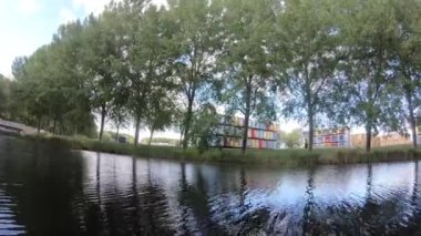 Güzel kanal manzarası; güneşli gün