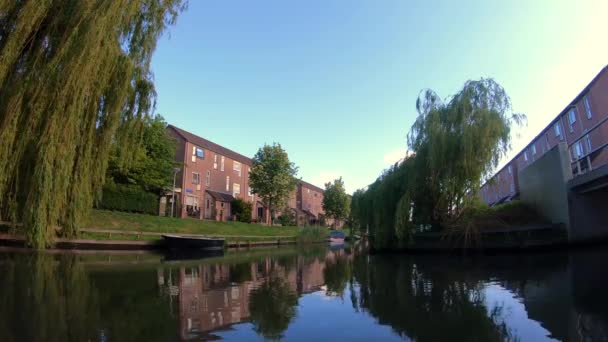 美しい運河の景色 晴れた日 — ストック動画