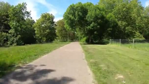 Велосипедная Прогулка Ленивый Воскресный День Езда Велосипеде Парку — стоковое видео