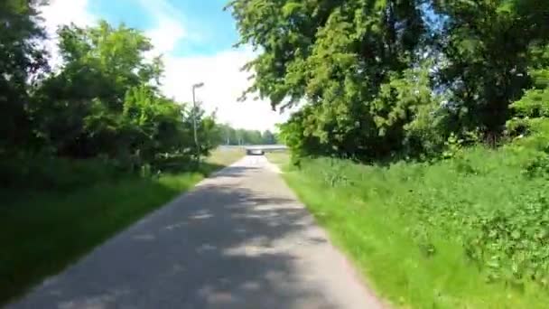 Велопоїздка Лінива Неділя Вдень Бікіні Їзда Велосипеді Парку — стокове відео