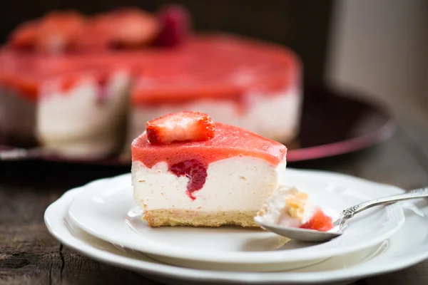 Zelfgebakken zomer bessen Cheesecake — Stockfoto