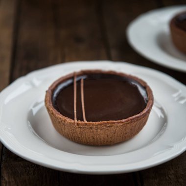 El yapımı zengin çikolata Tartlets