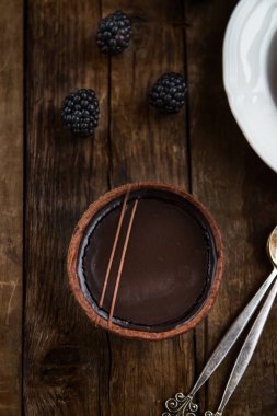 El yapımı zengin çikolata Tartlets
