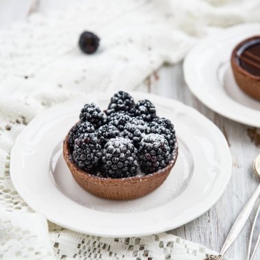El yapımı zengin çikolata Tartlets