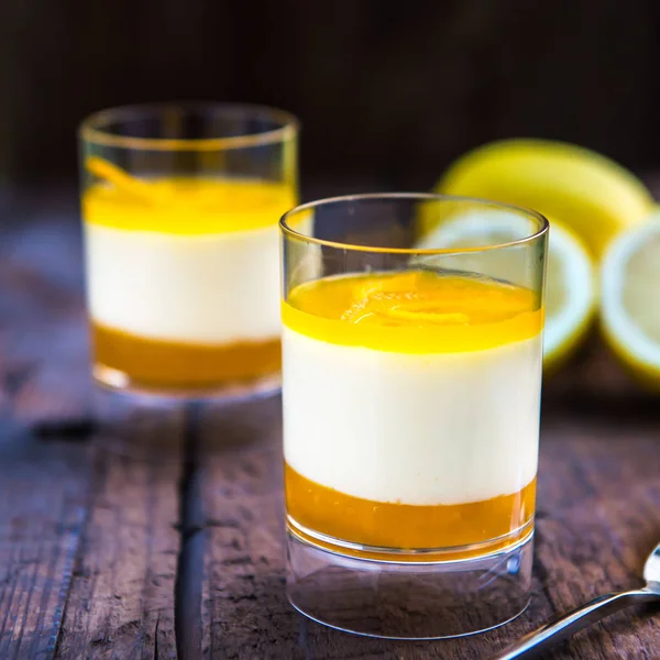 Zitronensaft mit Orangenkompott und Glasur — Stockfoto